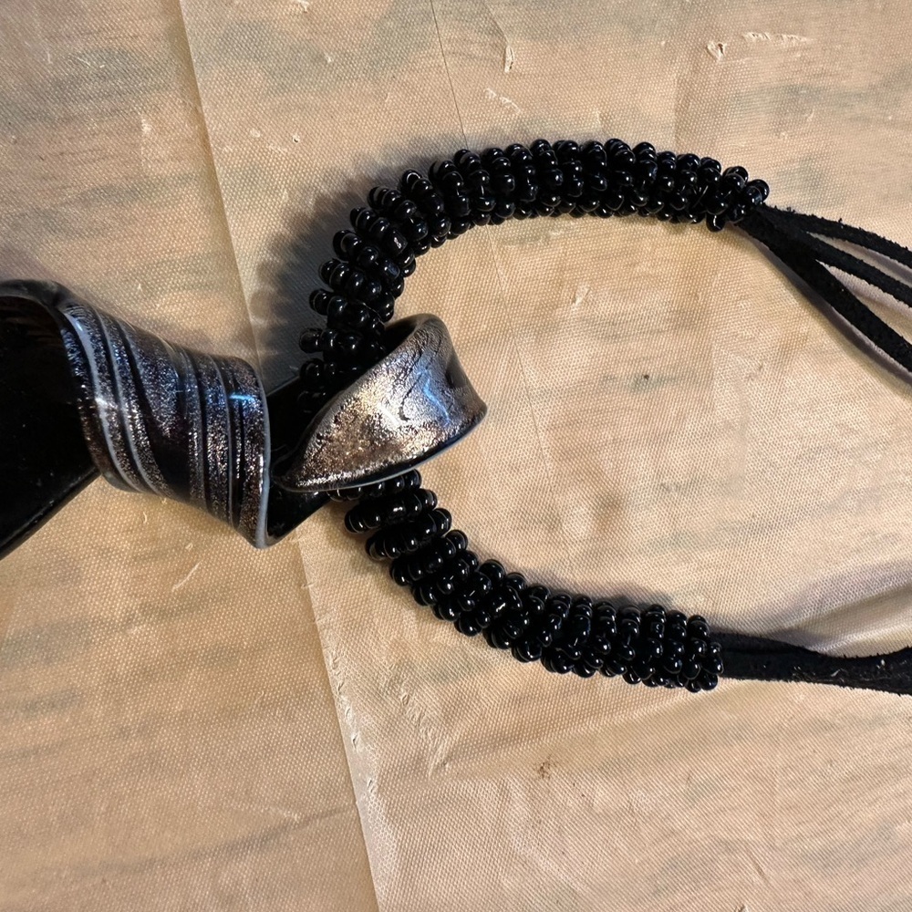 Elegant Black and Silver Necklace - Picture 3 of 6
